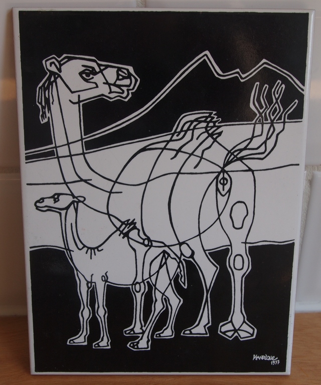 Cesar Manrique (1919-1992)- Tegel bedrukt met de afbeelding van twee kamelen kopen? Bied vanaf 1!