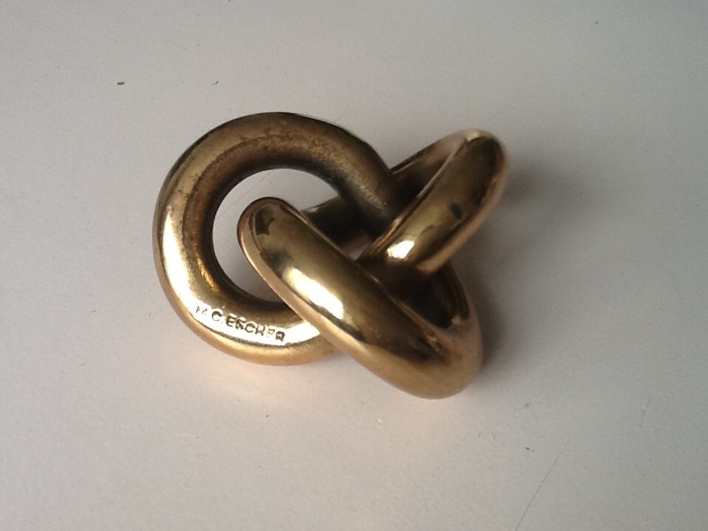 Bronzen oneindige knoop M.C. Escher verkocht voor € 85!