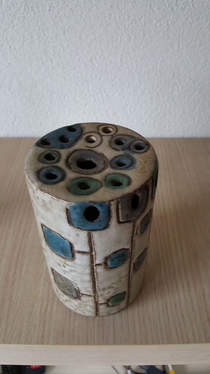 Hannie Mein gedecoreerde bloemsteker, gemerkt aan de onderkant. kopen? Bied vanaf 25!
