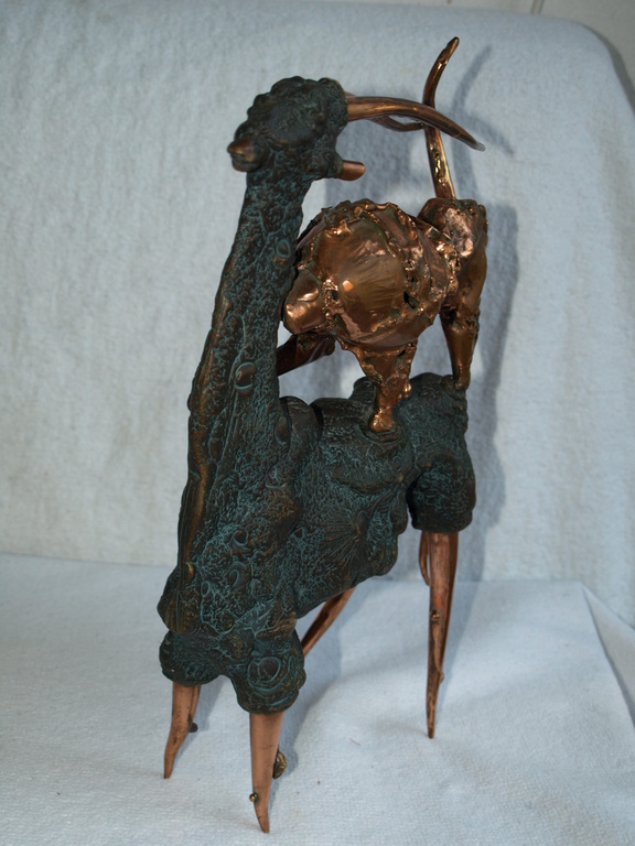 Emanuel Litos â�� Beeld van brons en kunsthars â�� Hert & Leeuw â�� ca 1965 kopen? Bied vanaf 195!