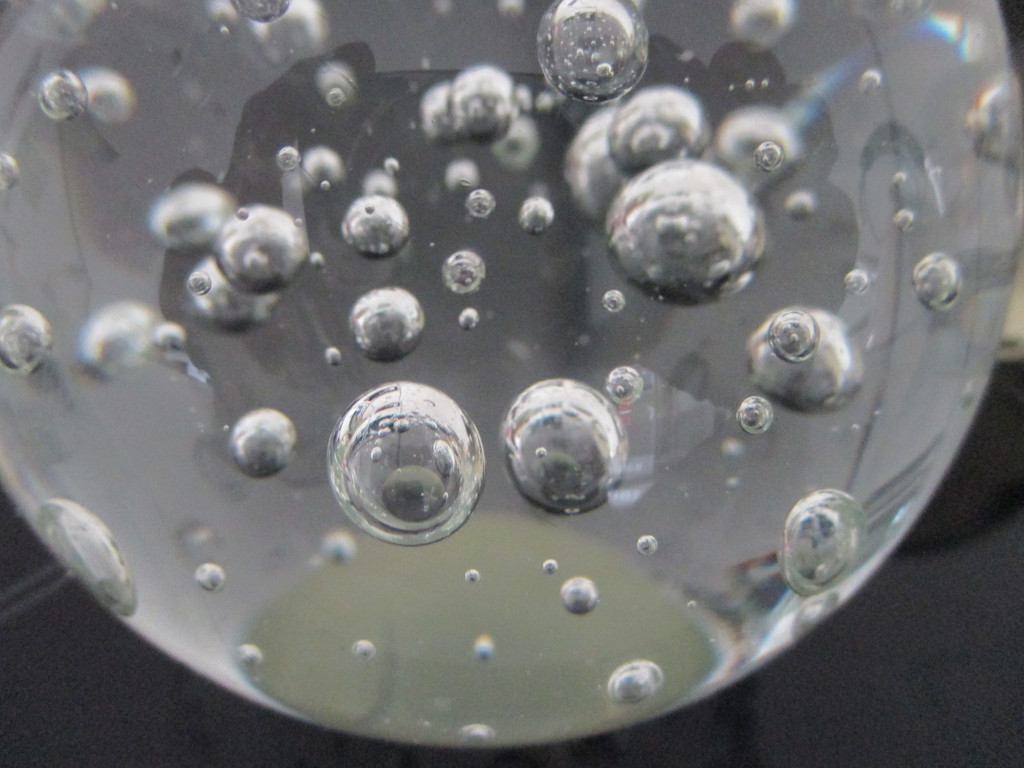 Leerdam? Een kavel met twee presse papiers met luchtbellen kopen? Bied vanaf 12!