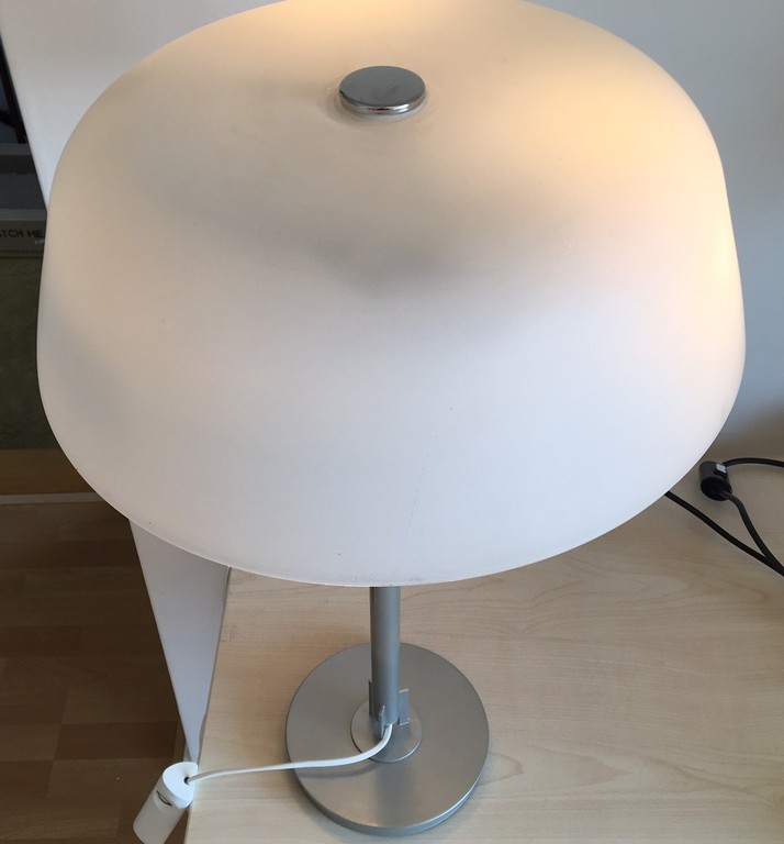 Onbekende designer - Metalen Mushroom tafellamp met gesatineerd glazen kap kopen? Bied vanaf 48!
