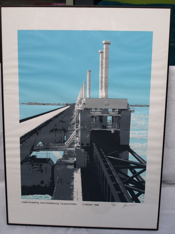 Zeefdruk – Stormvloedkering Oosterschelde – Gesigneerd – 54/80 – Ingelijst - 50 x 70 cm kopen? Bied vanaf 35!