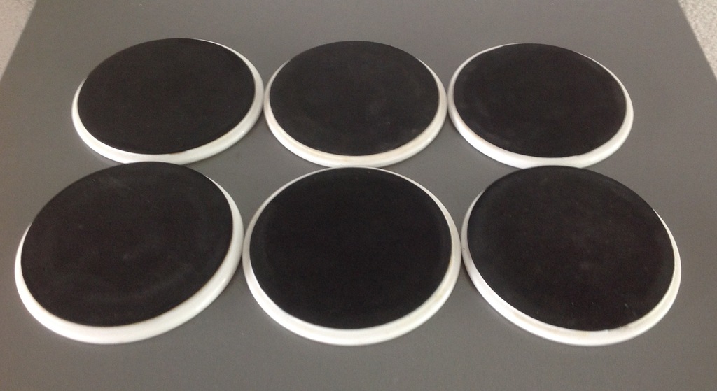 CORNEILLE: zes porseleinen onderzetters kopen? Bied vanaf 30!