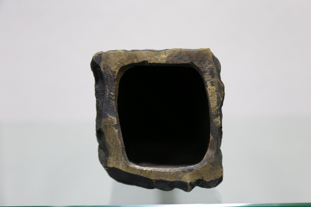 Bronzen sculptuur door Jos van Vreeswijk getiteld 'Foetus' - oplage 1 uit 10. kopen? Bied vanaf 949!