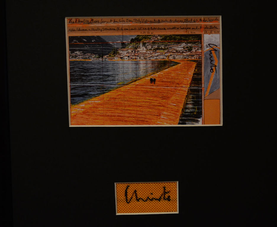 Christo- The Floating Piers 2016. handgesigneerd plus stuk stof ingelijst kopen? Bied vanaf 130!