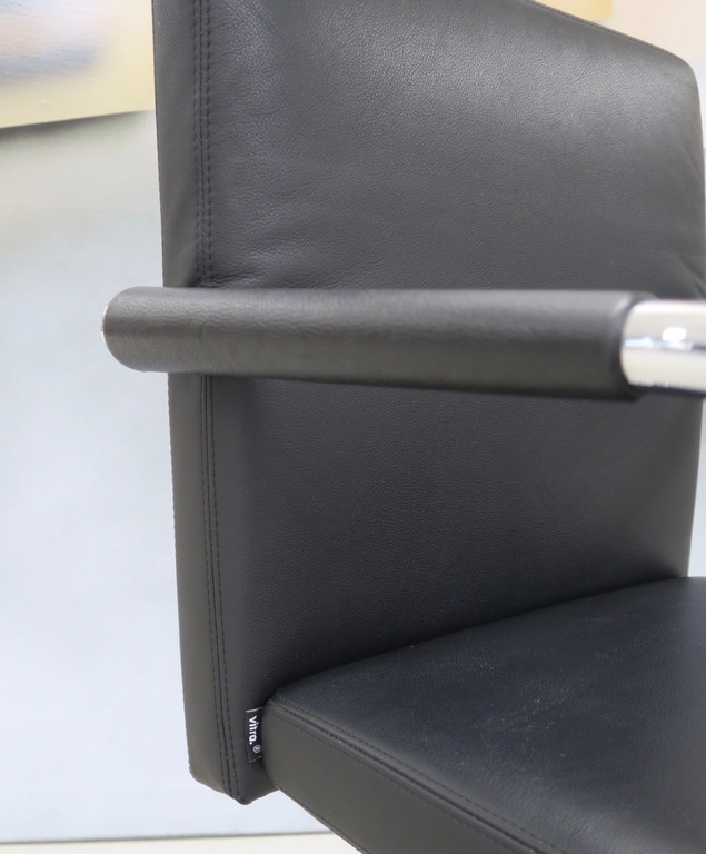 Vitra: 2 x leren Visasoft Chair kopen? Bied vanaf 200!