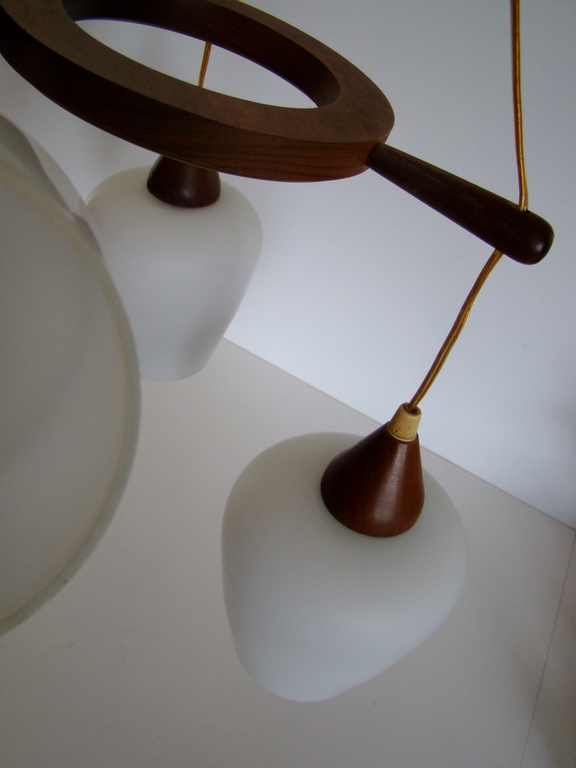 Scandinavische design hanglamp - Denemarken - glas en hout - circa 1960 kopen? Bied vanaf 1!