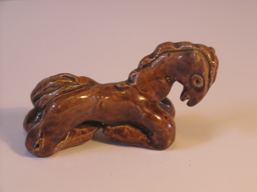 Luigi de Lerma, plastiek van een liggend paardje kopen? Bied vanaf 28!