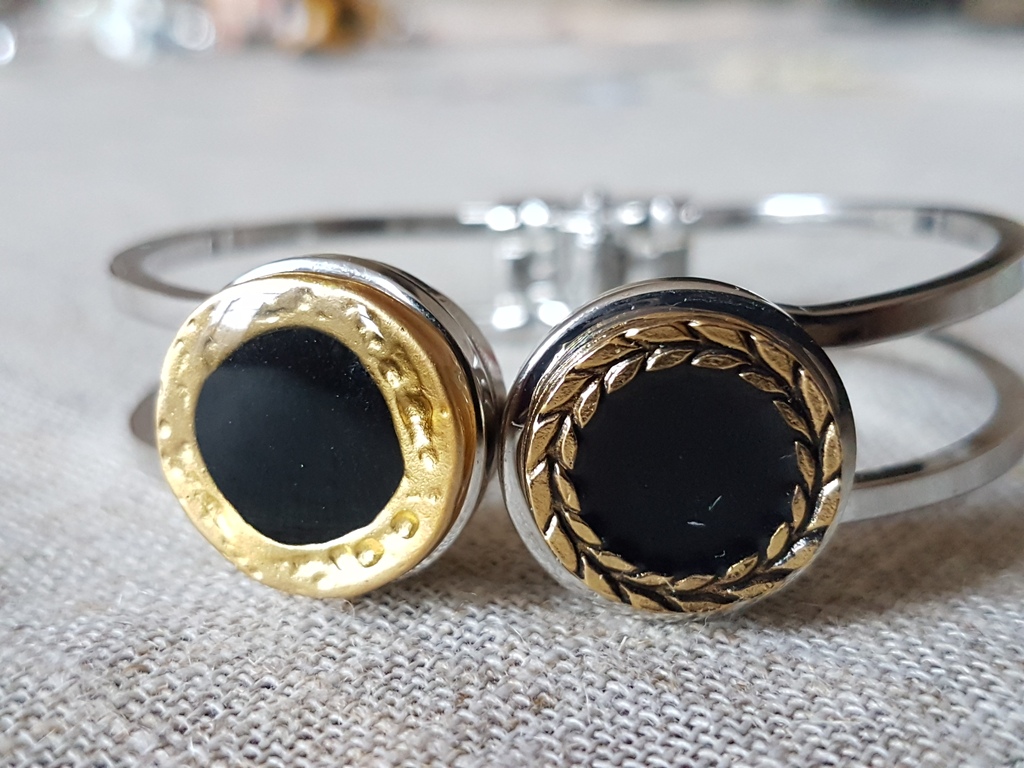 Armband met knop Gianni Versace kopen? Bied vanaf 1!