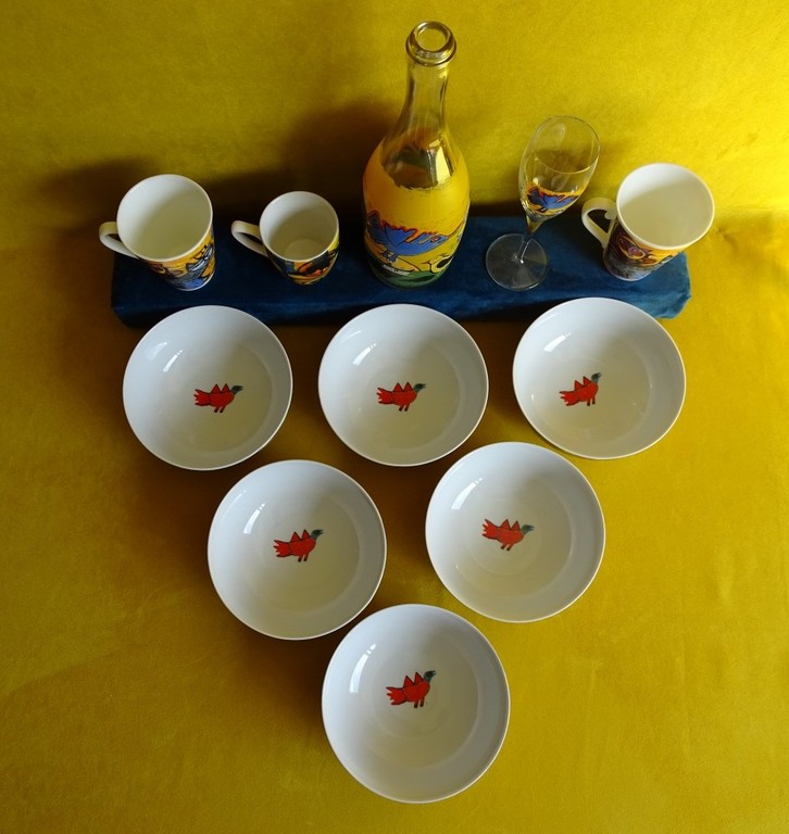 Corneille, porseleinen kopje, 2 bekers, 6 kommen, glazen fles en glas, 11 stuks kopen? Bied vanaf 1!