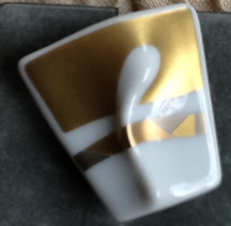 Johan van Loon broche voor Rosenthal Design, porselein/goud kopen? Bied vanaf 1!