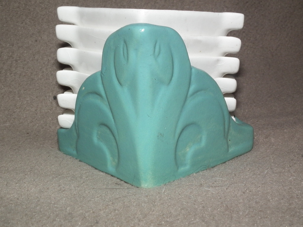 Art Deco Petrus Regout mintgroene houder met 6 witte asbakjes kopen? Bied vanaf 30!