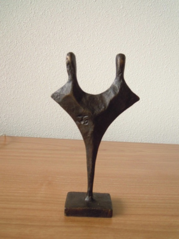 Gesigneerd massief bronzen beeld 16 cm hoog  kopen? Bied vanaf 85!
