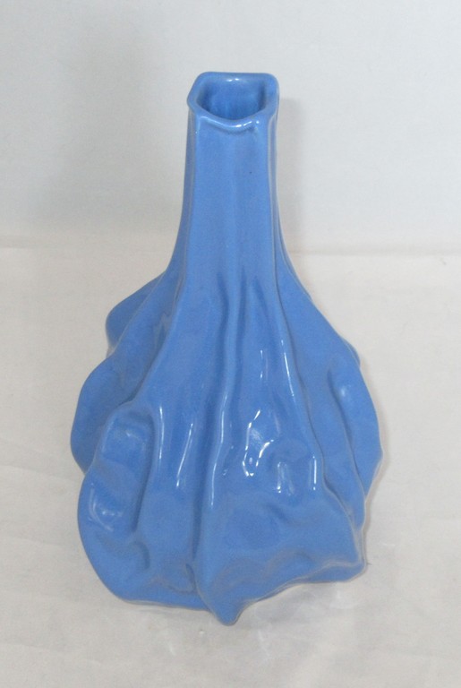 Zenith Gouda - Bijzonder hardblauw platelen vaasje kopen? Bied vanaf 25!