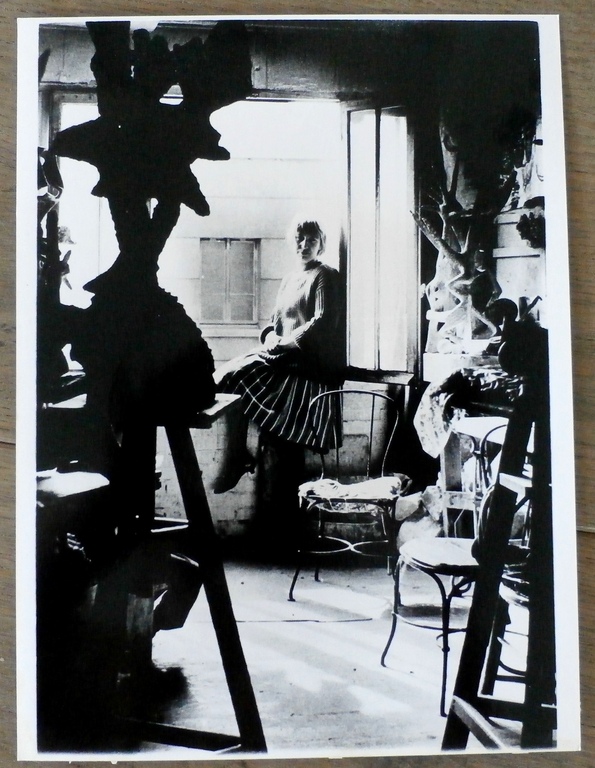 Cor Dekkinga - foto: Lotti van der Gaag in de vensterbank van haar kamer -1959 kopen? Bied vanaf 60!