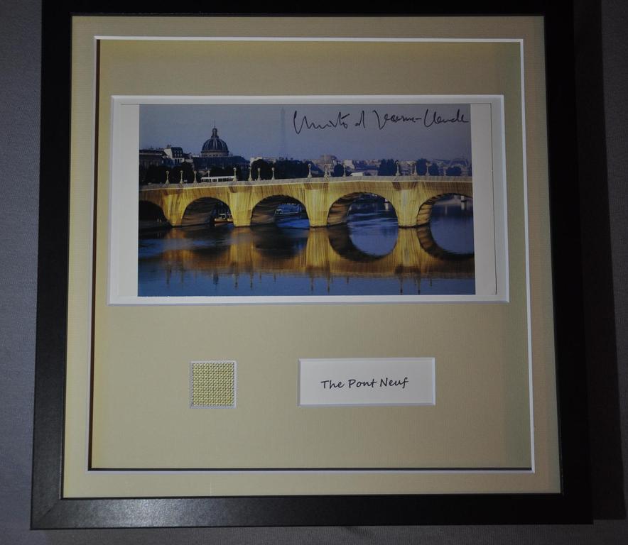 Christo, Pont Neuf hangesigneerd met stuk stof en certificaat kopen? Bied vanaf 95!