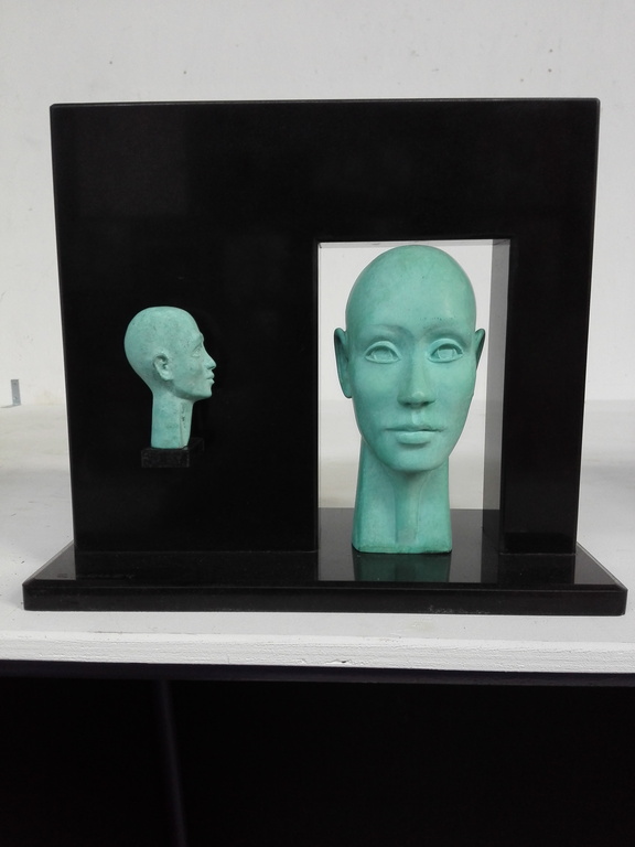 Eric Couzy, beeld, marmer met brons, Titel: Admiration verkocht voor € 250!