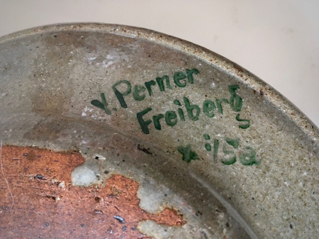 V. Perner Freiberg - polychroom Jugendstil wandbord met spreuk en floraal decor kopen? Bied vanaf 1!