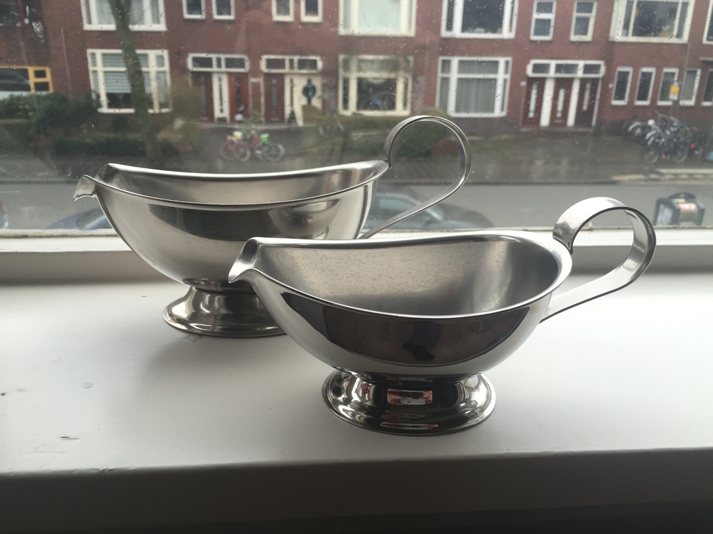 Alessi, 2 design saus- of juskom (20cl. en 35cl.) Carlo Mazzeri & Anselmo Vitale kopen? Bied vanaf 1!