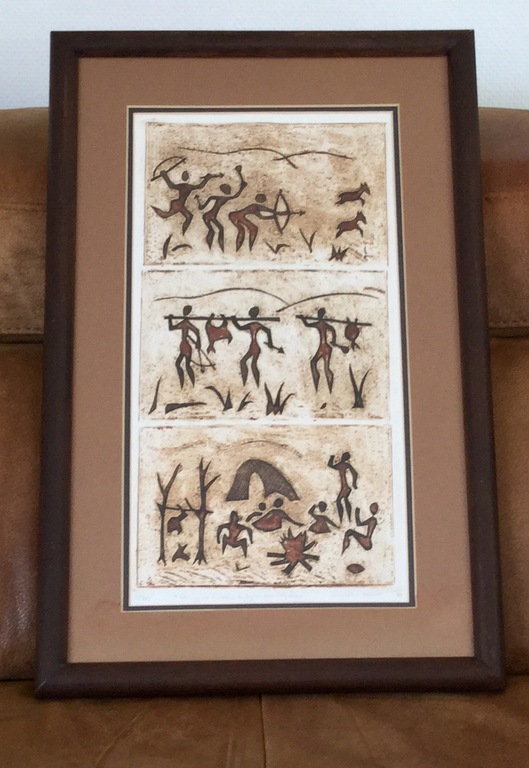 Dumisani Ndlovu, Intaglioprint, A family of hunters enjoy an evening meal kopen? Bied vanaf 1!