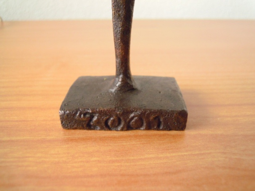 Gesigneerd massief bronzen beeld 16 cm hoog  kopen? Bied vanaf 85!