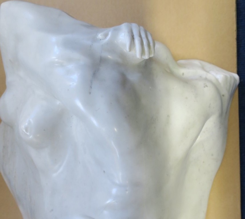 Ryszard Piotrowski: Carrara marmeren beeld, Z.T. Omhelzing (zeer zwaar!) kopen? Bied vanaf 450!