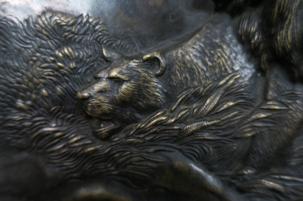 19e-Eeuws Bronzen (hoog)relief: Twee leeuwen in een landschap kopen? Bied vanaf 1!