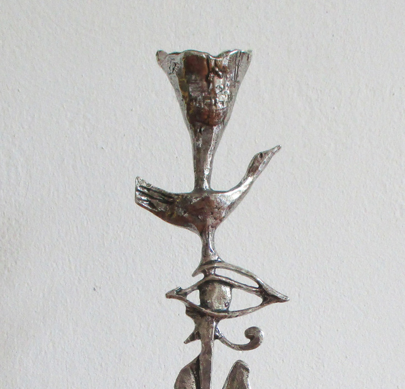 Corrie Ammerlaan-van Niekerk: kandelaar met figuratieve voorstellingen kopen? Bied vanaf 20!