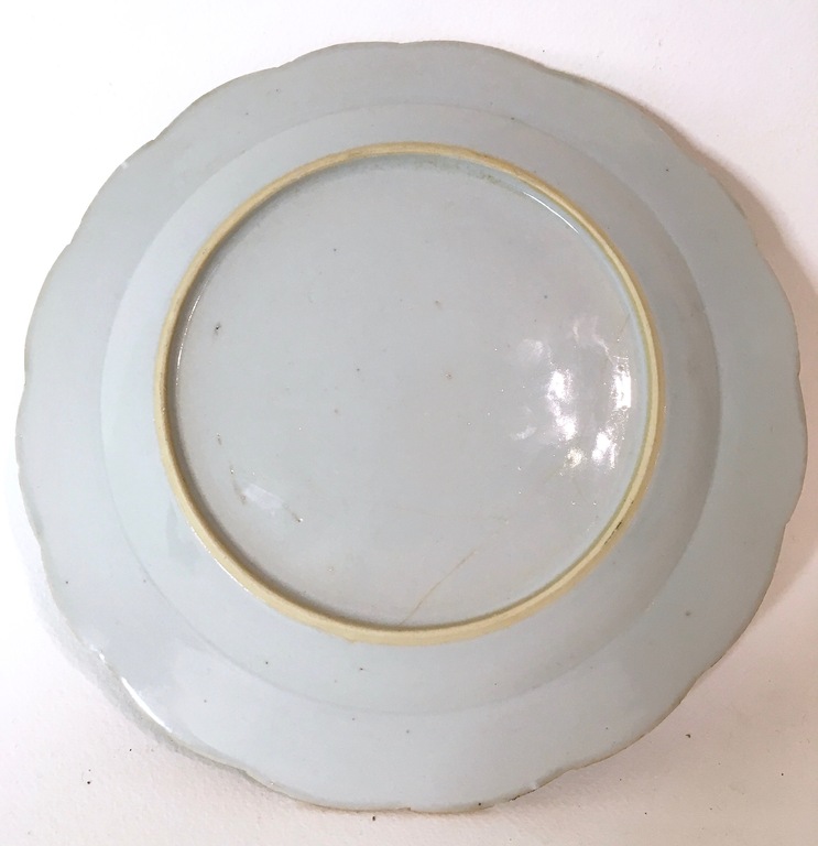 Chinees bord - Qianlong periode - met floraal decor - Uit ca. 1770 kopen? Bied vanaf 1!