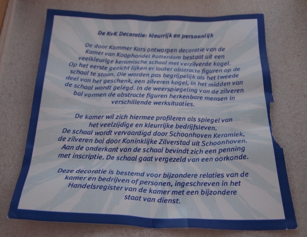 Kommer Kors voor KvK Rotterdam - platelen kleeurijk gedecoreerde schaal met zilv kopen? Bied vanaf 15!