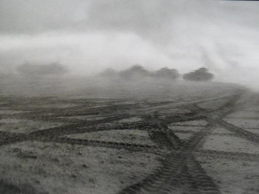 'Iraq tanks' by Teun Voeten, Fine Art Photography, afmeting; 150x100cm kopen? Bied vanaf 350!