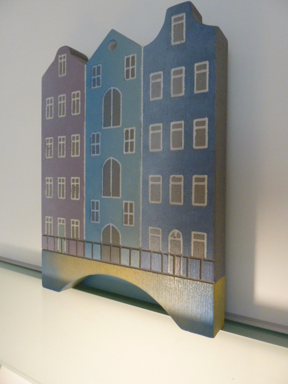 Stenen relief “Aanzicht grachtenpanden A'dam” kopen? Bied vanaf 100!