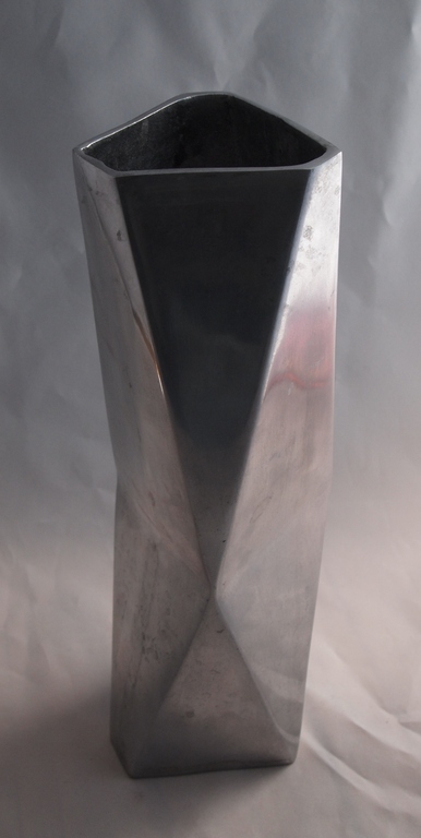 Aluminium Polygoon vormige vaas kopen? Bied vanaf 45!
