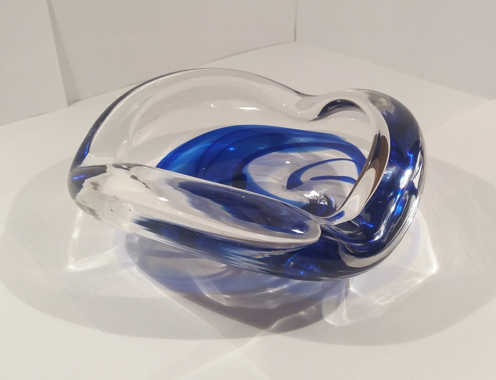 Max Verboeket asbak glas met blauwe slingers. Kristalunie Maastricht kopen? Bied vanaf 1!