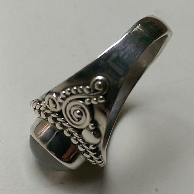 Zilveren ring met maansteen  kopen? Bied vanaf 11!