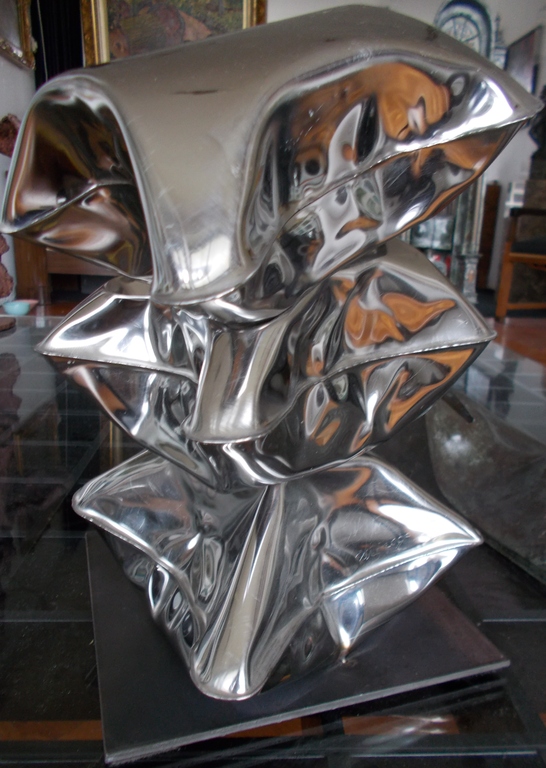 Stephen Newby,roestvrij stalen sculptuur.Gemonogrammeerd en gedateerd. verkocht voor € 275!