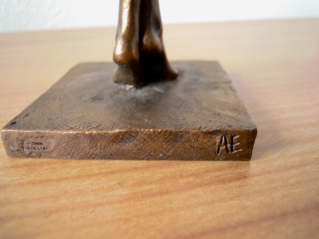 Prachtig beeld van jonge vrouw 26 cm hoog - gesigneerd AE kopen? Bied vanaf 35!