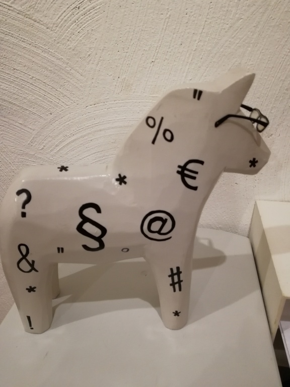 massief houten paard met bril  kopen? Bied vanaf 20!