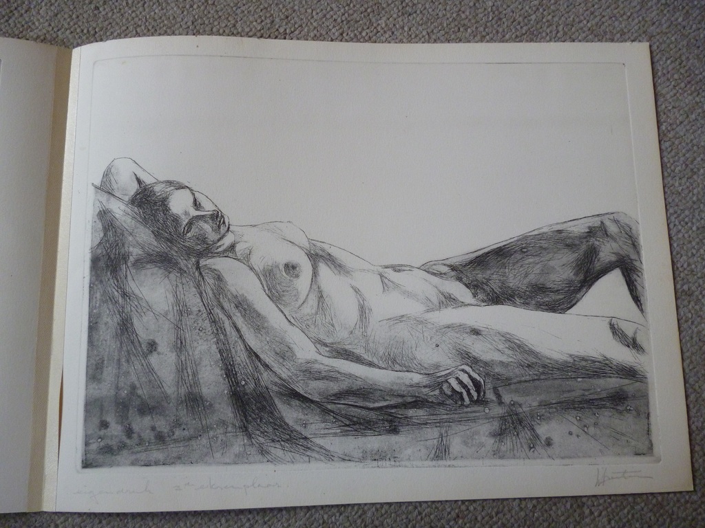 Liggend vrouwelijk naakt kopen? Bied vanaf 20!