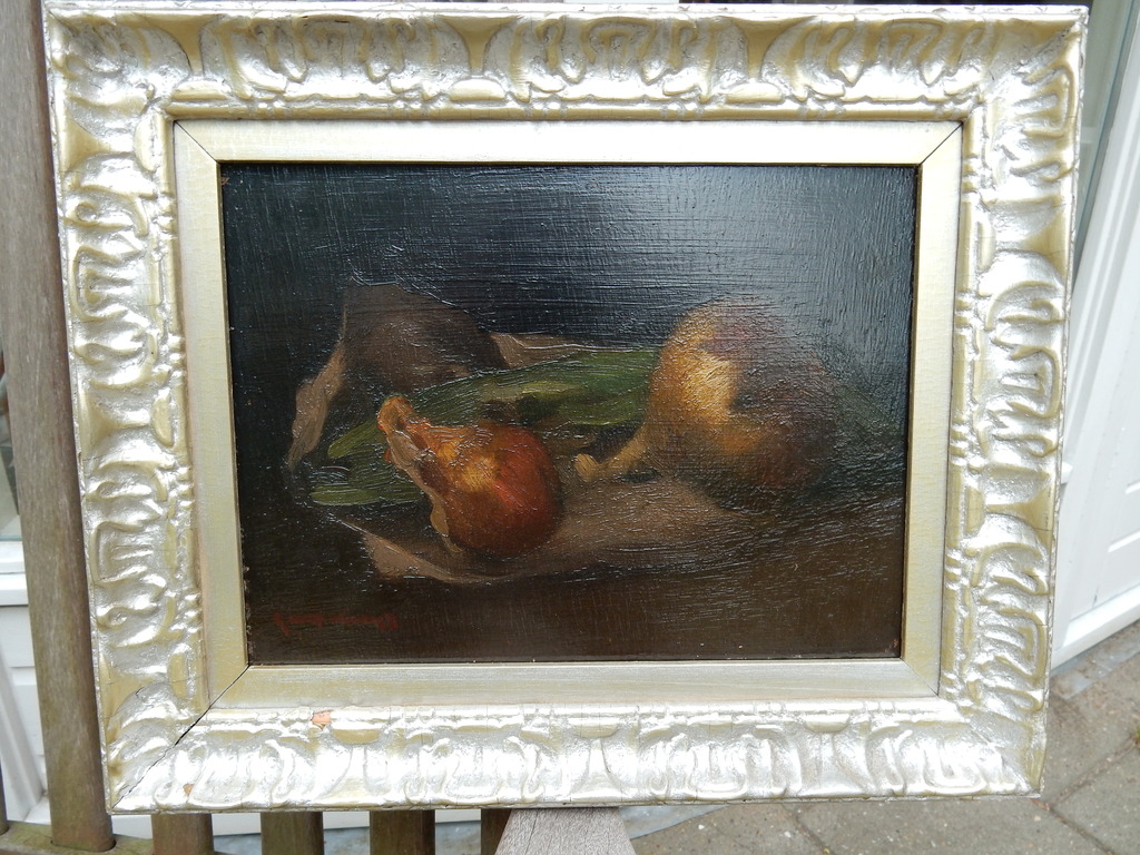 Joop Kropff, stilleven, ui en peer, gesign. olieverf op doek kopen? Bied vanaf 150!