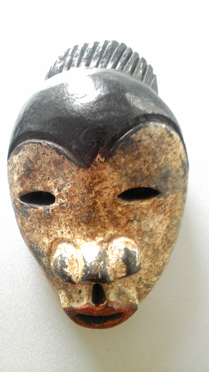 Twee aardewerk maskertjes uit Kameroen kopen? Bied vanaf 11!