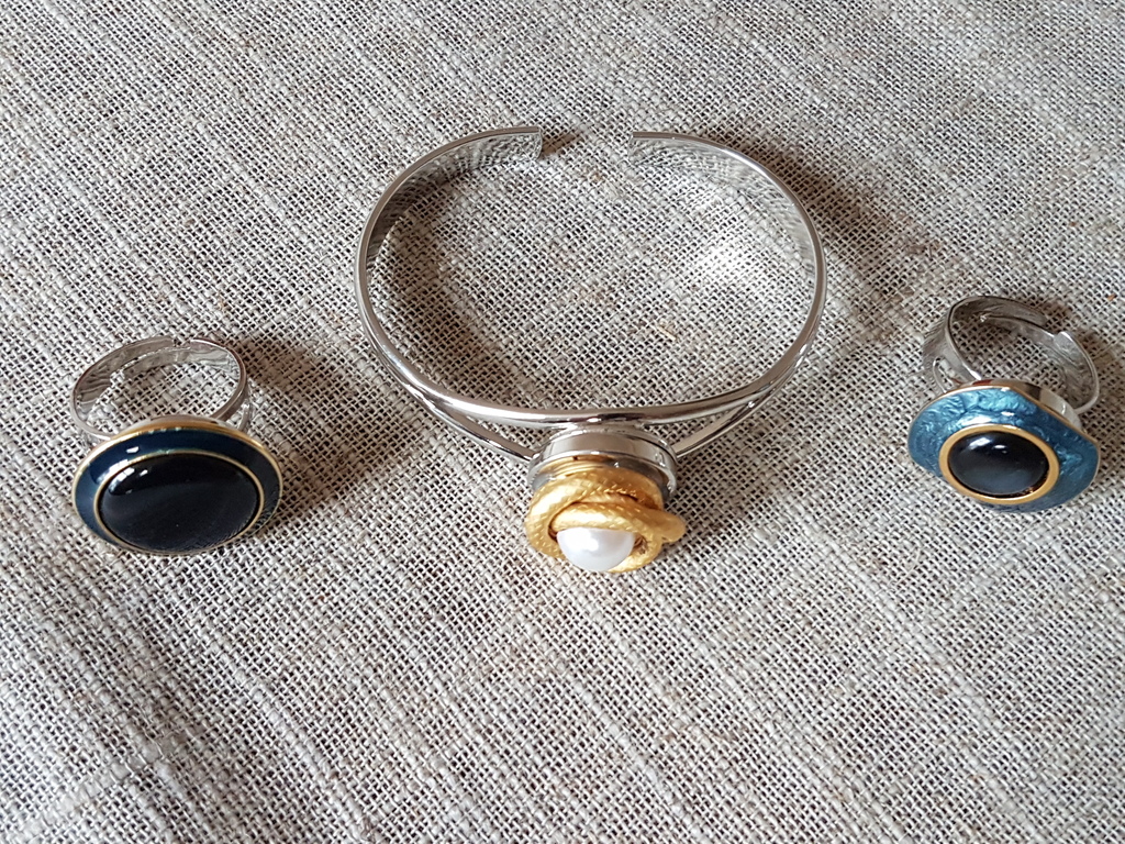 Lotto een armband en twee ringen- Couture Italia kopen? Bied vanaf 17!
