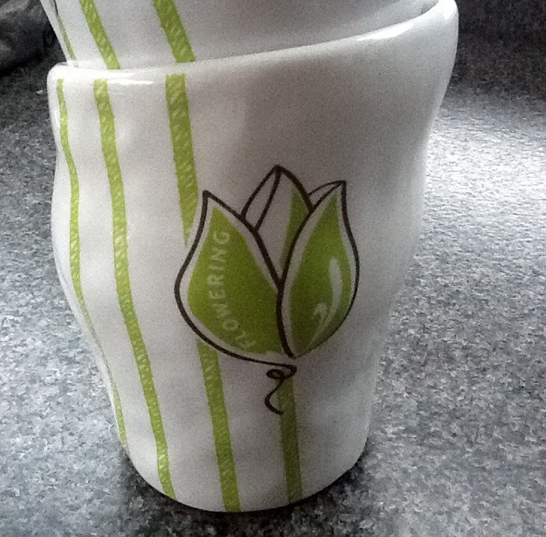 Corry Ammerlaan-van Niekerk, Bekers, Flowering the world together kopen? Bied vanaf 20!