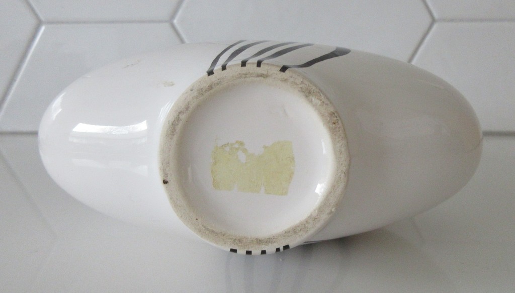 Flora Keramiek Gouda - Witte gestileerde vaas met zwarte banen kopen? Bied vanaf 1!