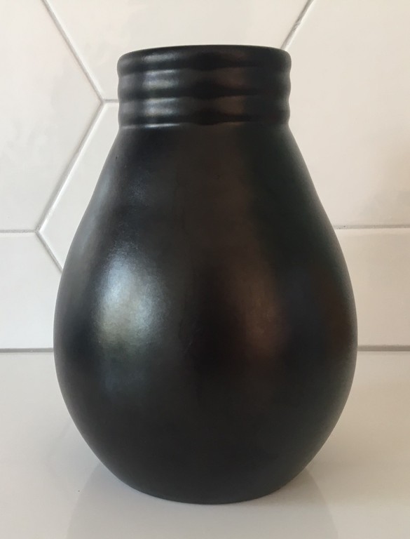 Mat zwarte art deco platelen vaas kopen? Bied vanaf 1!