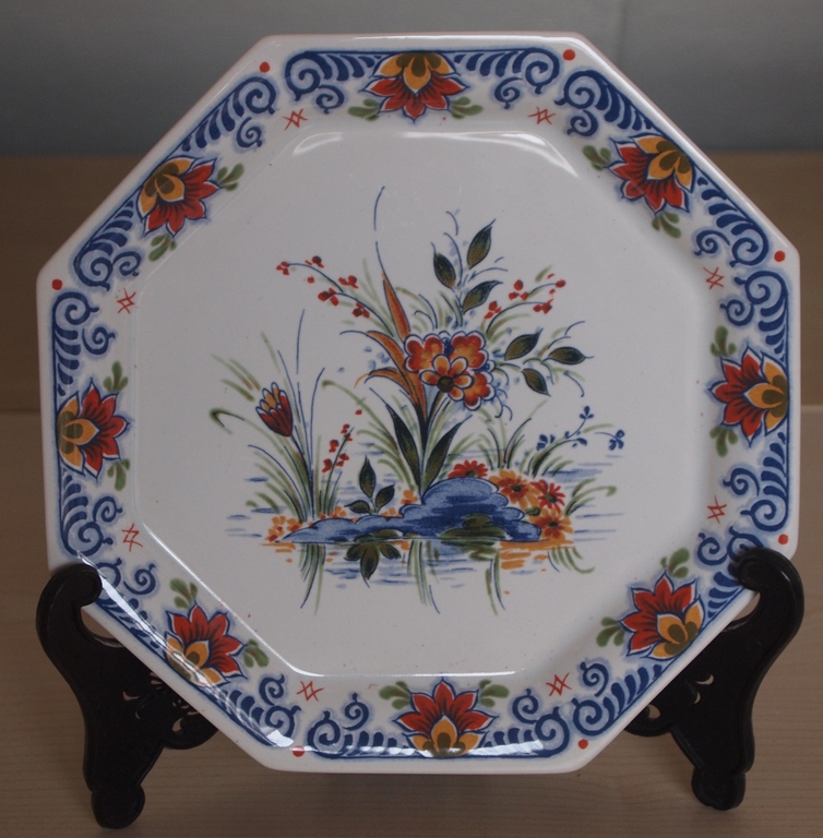 Lot; De RAM, delftsblauw wandbordje en Zenith polychroom zeskantig wandbordje VG kopen? Bied vanaf 1!