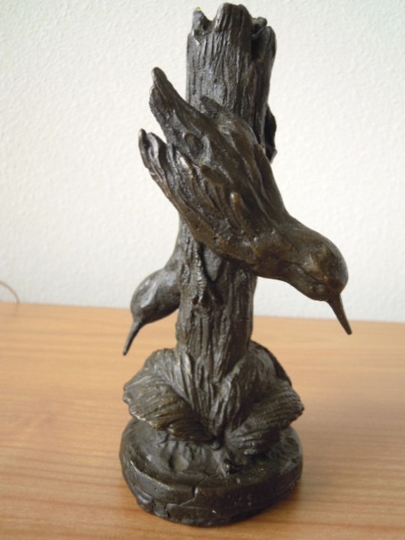 Zwaar bronzen beeld met 2 vogels op boomstam- 18 cm hoog - 2150 gram   kopen? Bied vanaf 150!