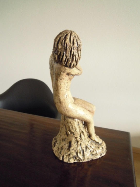 Beeld vrouwelijk naakt 35 cm hoog - hand gemaakt -niet gesigneerd   kopen? Bied vanaf 65!