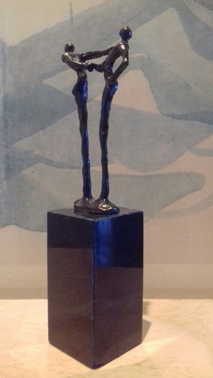  Verbronsde sculptuur op marmeren sokkel  "Begroeting" kopen? Bied vanaf 20!